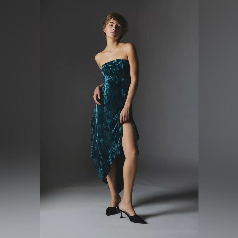 Urban Outfitters NWT Silence + Noise Luna Velvet Strapless‎ Midi Dress